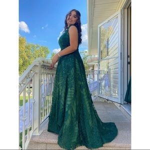 This is a breathtaking Emerald Green Evening Dress
